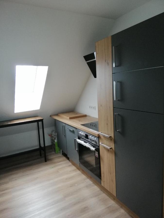Moeblierte Dachgeschosswohnung In Ruhiger Lage Zu Vermieten Wetzlar Luaran gambar