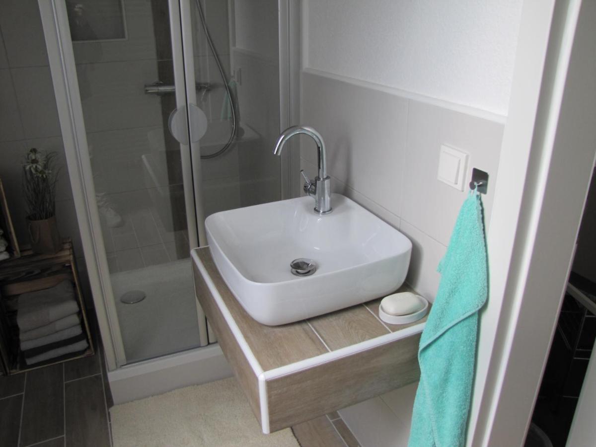 Moeblierte Dachgeschosswohnung In Ruhiger Lage Zu Vermieten Wetzlar Luaran gambar