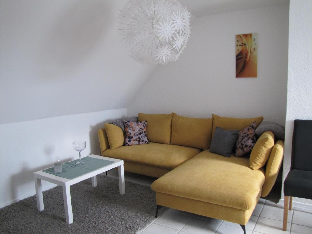 Moeblierte Dachgeschosswohnung In Ruhiger Lage Zu Vermieten Wetzlar Luaran gambar