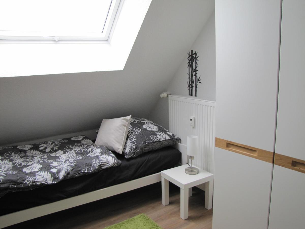 Moeblierte Dachgeschosswohnung In Ruhiger Lage Zu Vermieten Wetzlar Luaran gambar