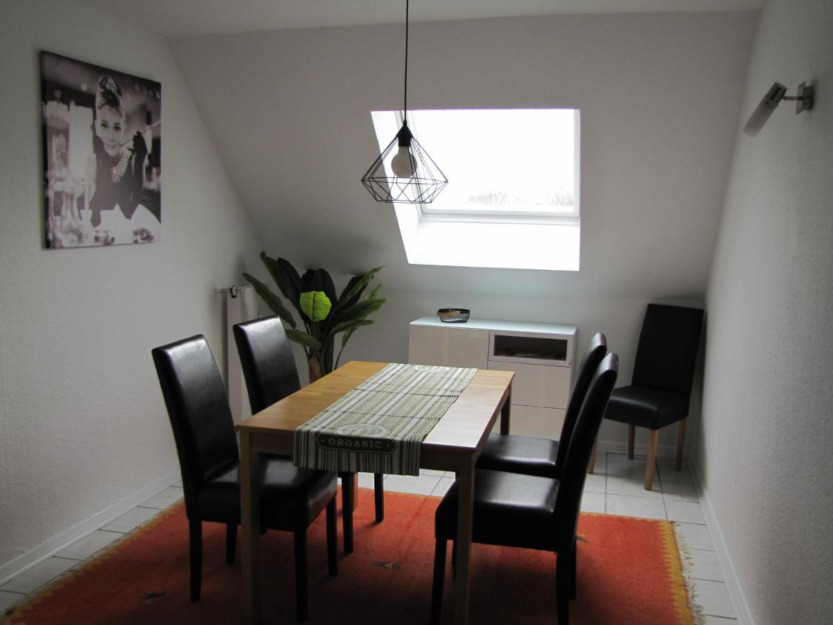 Moeblierte Dachgeschosswohnung In Ruhiger Lage Zu Vermieten Wetzlar Luaran gambar